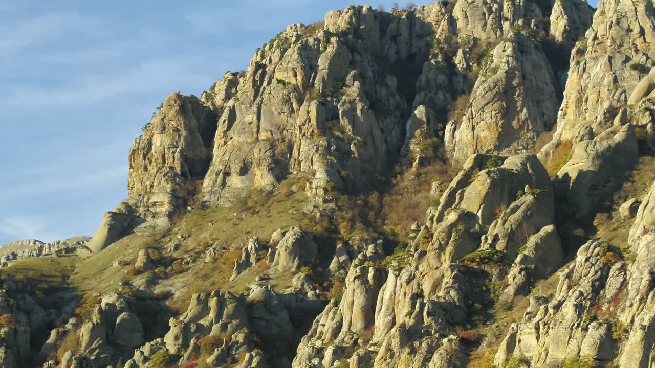 paisaje de montaña rocosa