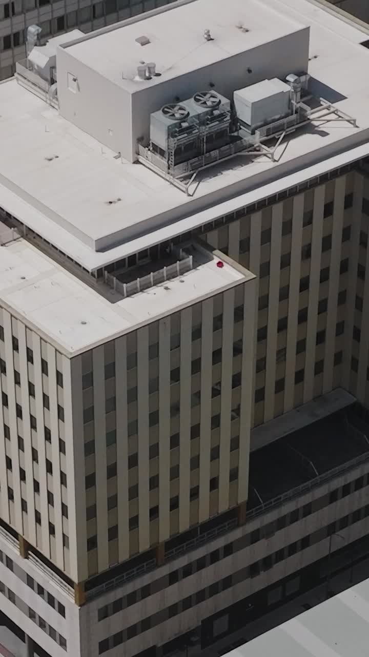 Vista do centro de Dallas, Texas, do alto, com edifícios e ruas