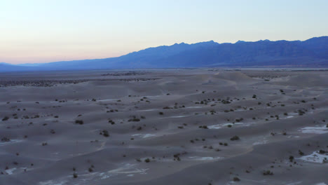 dunas de arena dorada en el parque nacional del valle de la muerte, california