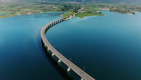 Techniti-Limni-Polifitou-brücke-über-Den-Polifitou-see-In-Griechenland