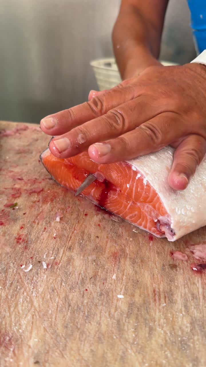 Cutting salmon