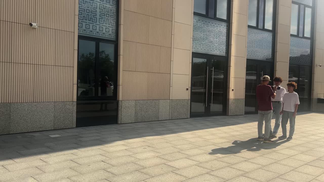 Outdoor photoshoot with people and architectural background