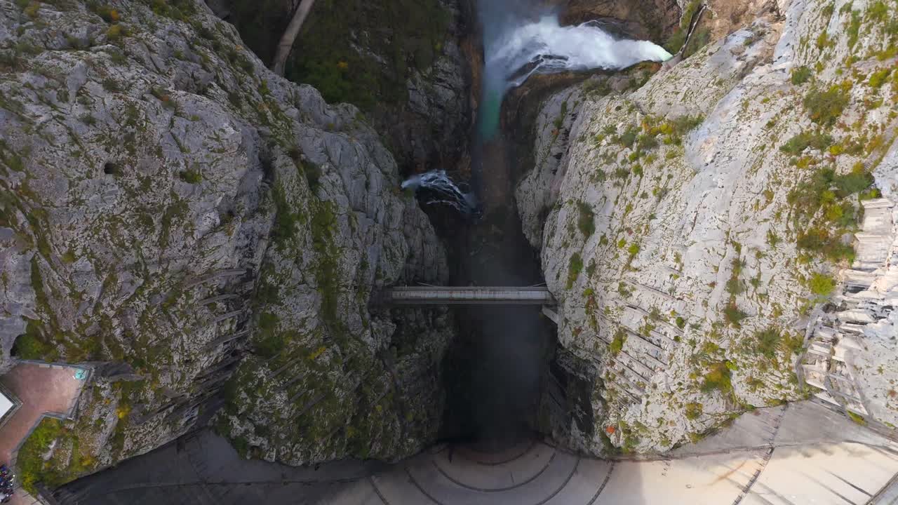 Drone video captures the dramatic landscapes around Vajont Dam.
