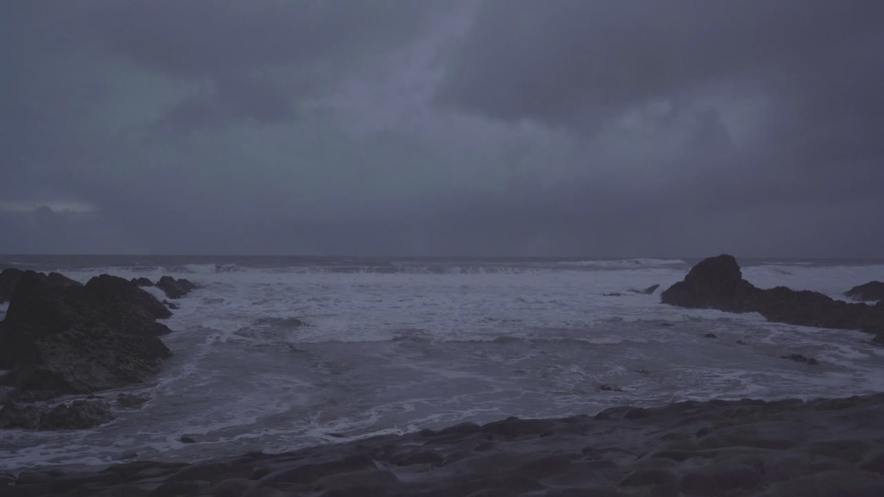 Rough sea in coast of devon england uk during dark evening. braking waves