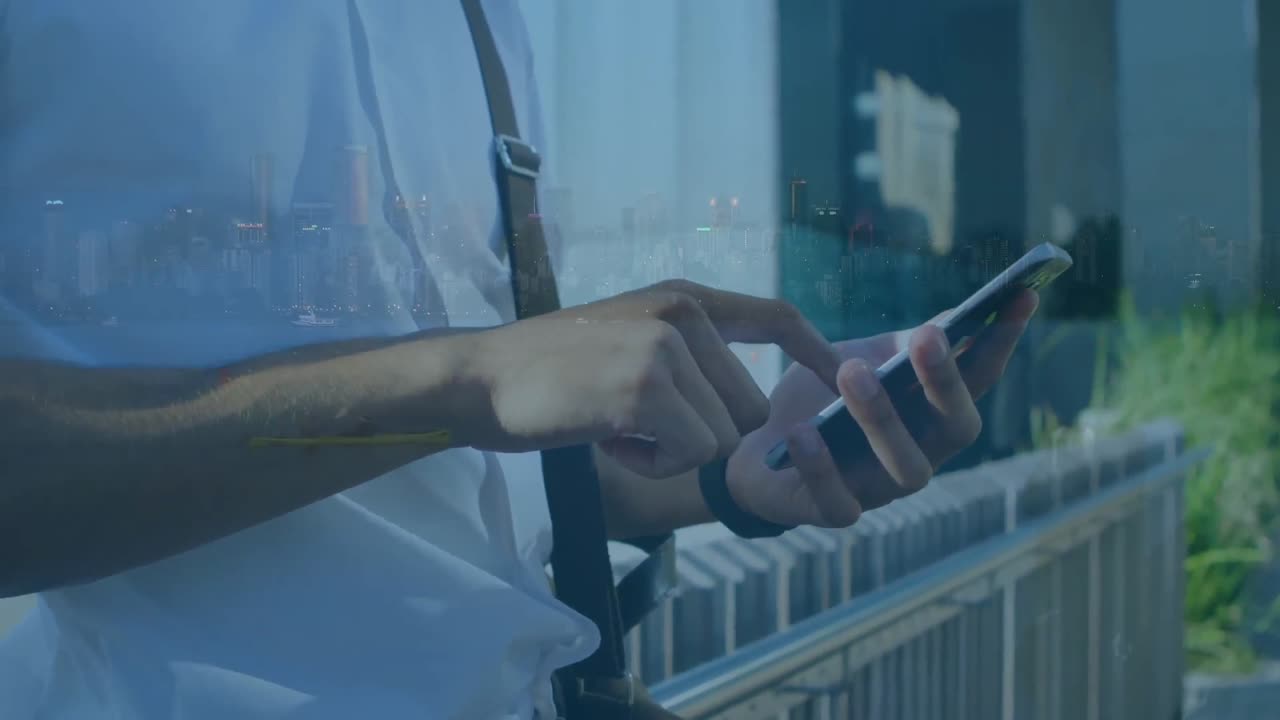 animación de un hombre usando un teléfono inteligente sobre el paisaje urbano