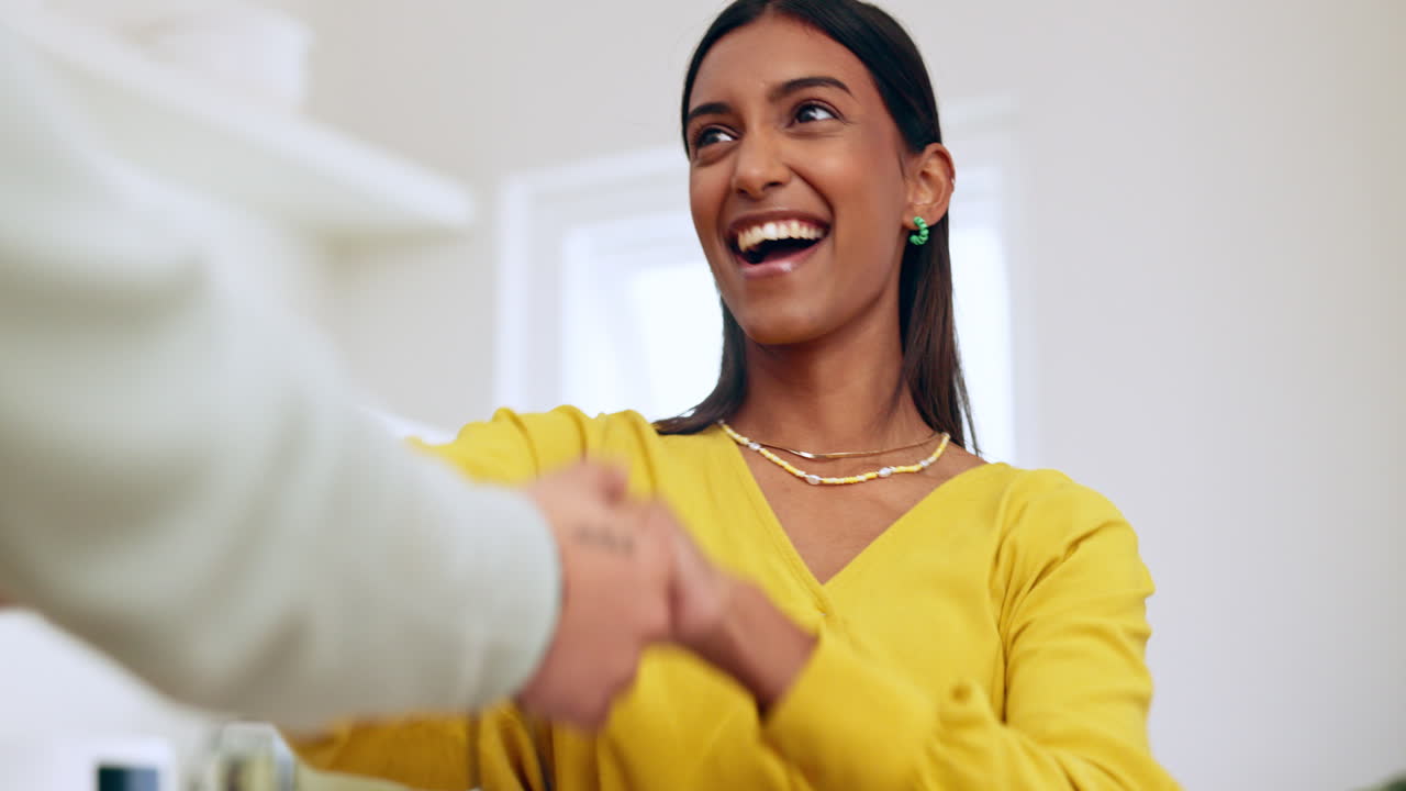 casa, baile y pareja con amor