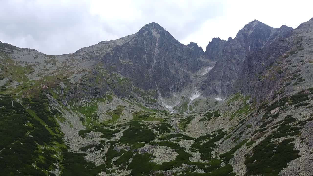 hermoso paisaje natural de la alta montaña tatra lomnicky pico y cumbre