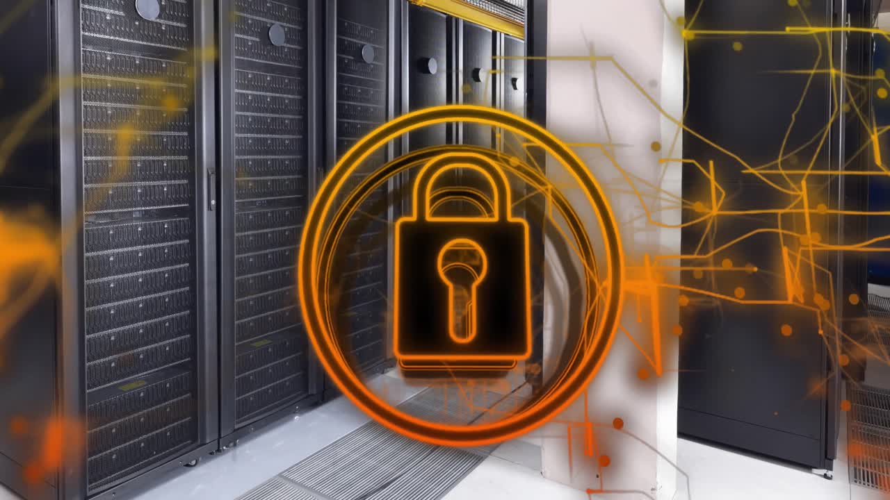 icono de candado, red brillante y procesamiento de datos a través de la sala de servidores de computadoras