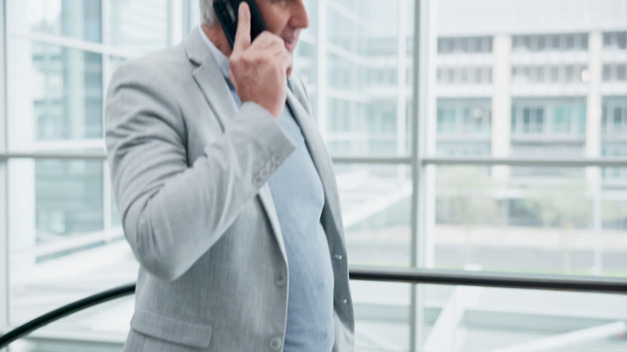 전화 통화, 에스컬레이터와 사업가 대화