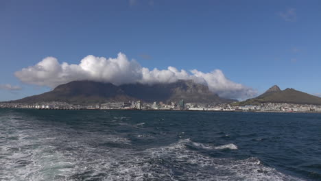 montaña de la mesa vista desde la bahía