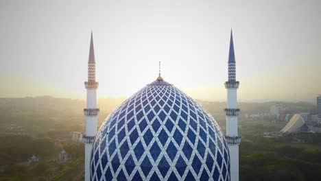 imágenes aéreas - amanecer en una mezquita.