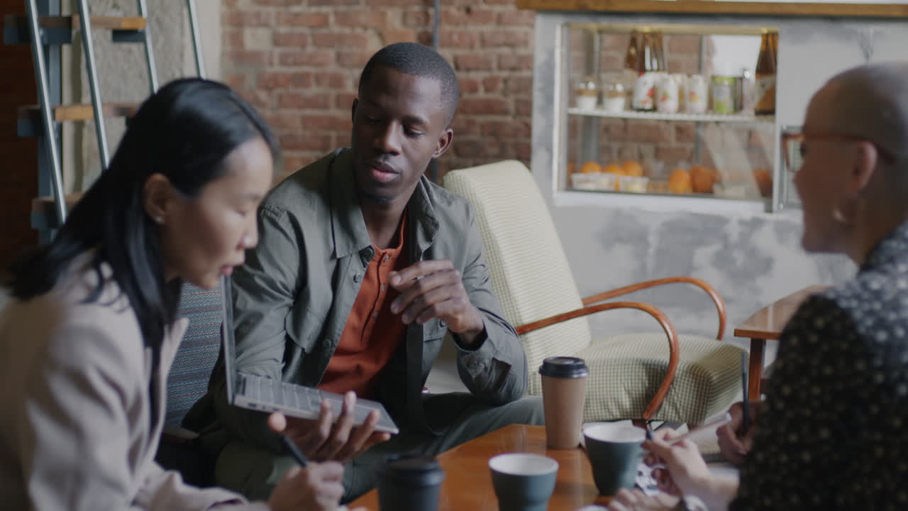 커피에서 비즈니스 회의