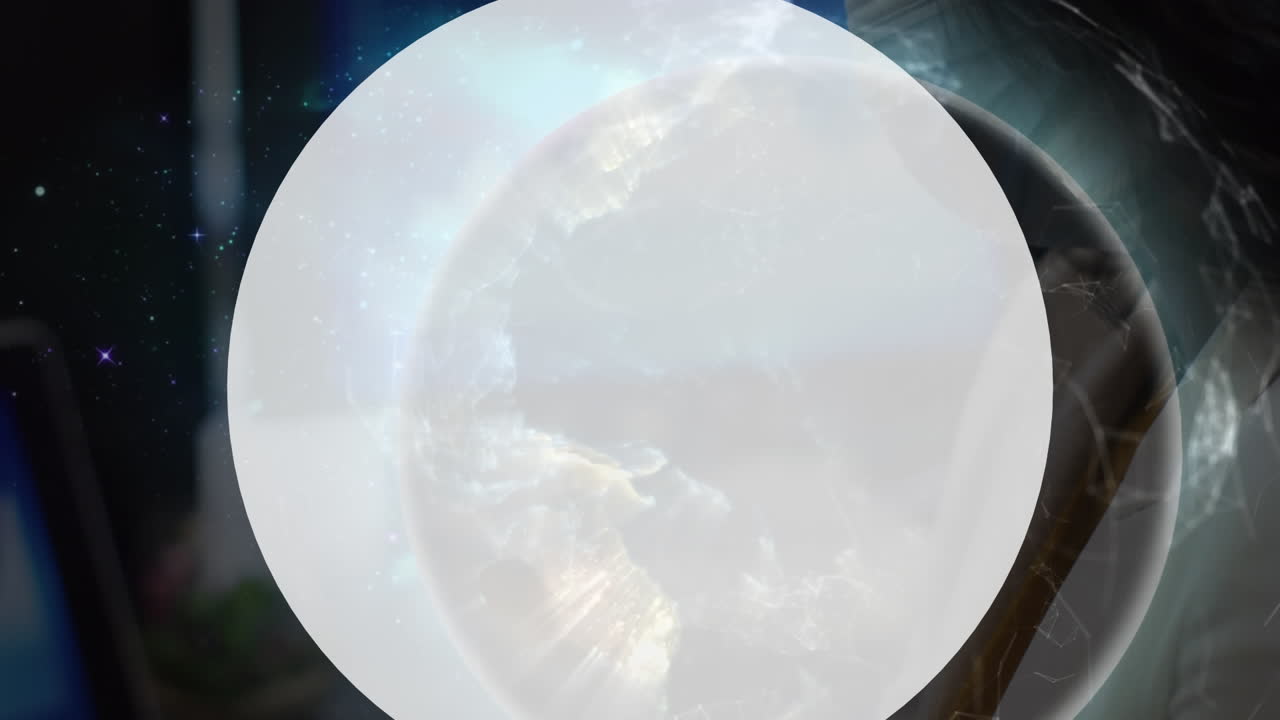 데이터 프로세싱의 애니메이션과 전 세계에 대한 얼굴 마스크를 입은 아프리카계 미국인 사업가