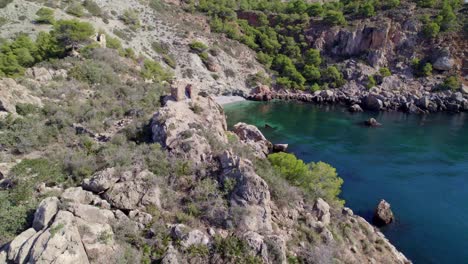 Acantilados-Junto-Al-Mar-Y-Torres-Medievales