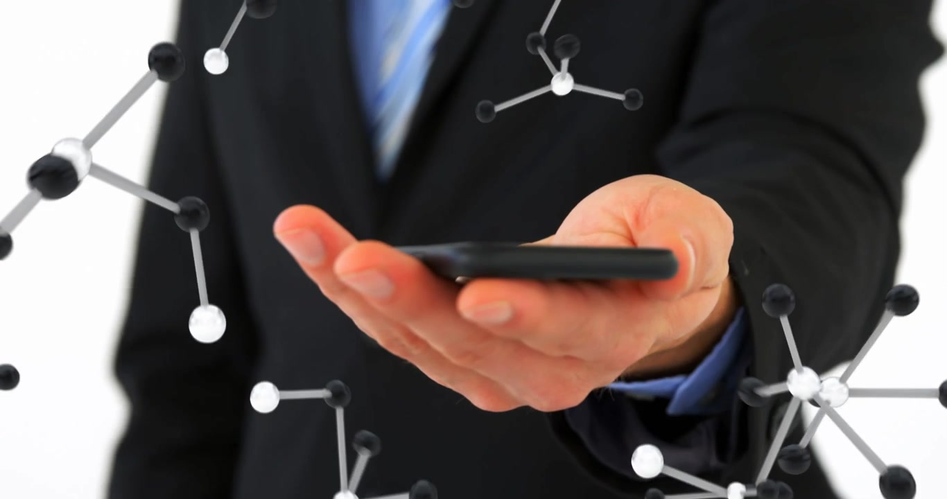 Uomo d'Affari con Strutture Molecolari Digitali su Smartphone