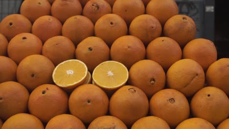 close up of pile of oranges at feria tristan narvaja