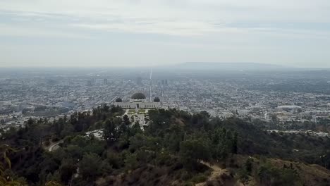 horizonte timelapse a través del observatorio griffith punto de referencia centro de la ciudad los angeles pan derecho