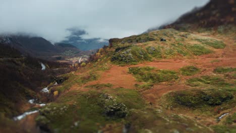 Luftaufnahme-Des-Kvanndalsetra-bauernhofes-Im-Kvanndalen-tal-Oberhalb-Des-Geirangerfjords