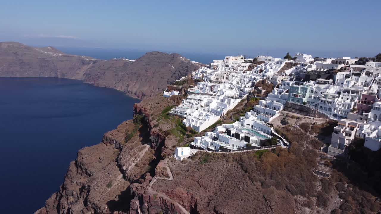 vistas aéreas del pueblo de imerovigli. isla de santorini, grecia
