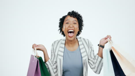cara, mujer y emocionado por la bolsa de compras al por menor
