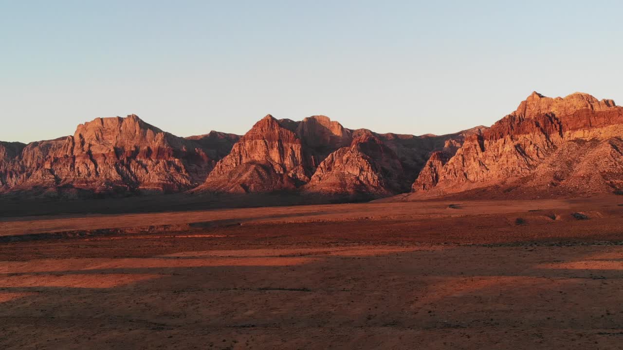 panorama de la hora dorada en el cañón de roca roja