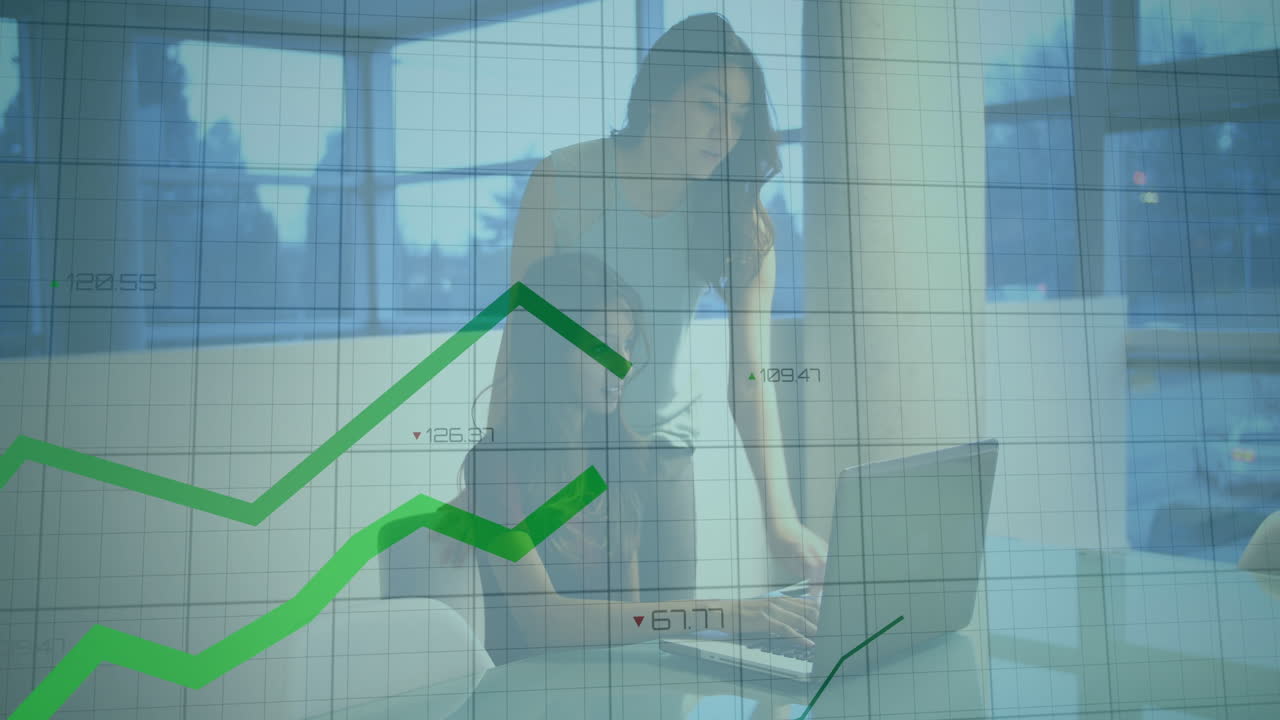 animación del procesamiento de datos financieros sobre diversas personas de negocios en la oficina