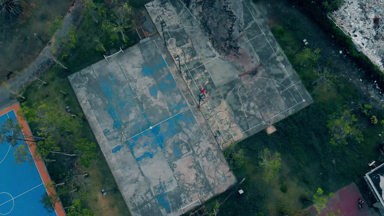 sitios de baloncesto entre el viejo parque y la nueva cancha de baloncesto