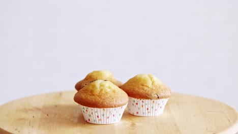 Three-cupcakes-with-pieces-of-chocolate