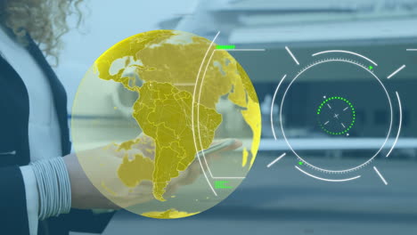 animación del globo y procesamiento de datos sobre una mujer de negocios caucásica que usa un teléfono inteligente