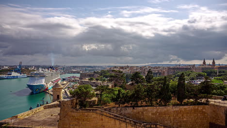 Timelapse-View-over-Valletta,-Malta-with-cruise-ship-docket-at-port