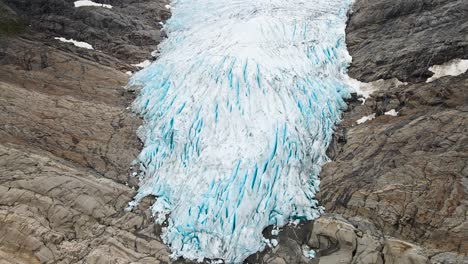 imágenes de drones sobre el glaciar svartisen, holandsfjord, noruega, escandinavia, europa