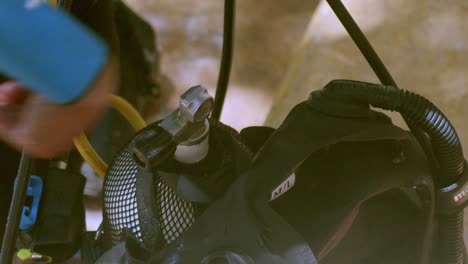 primer plano del equipo de buceo después de su uso en la actividad de buceo en kenia, áfrica