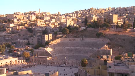 Un-Anfiteatro-Romano-En-El-Centro-De-Ammán,-Jordania