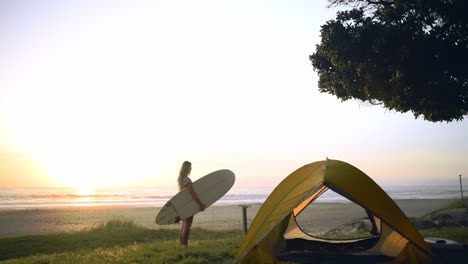 Camping-along-the-coastline-is-always-a-good-idea