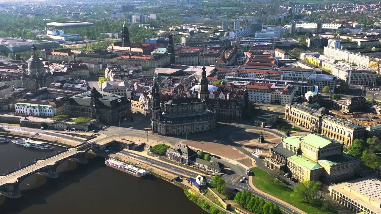 드레스덴 엘베 리 (dresden elbe valley) 에 있는 대성당 (cathedral church of our lady by river) 의 공중 촬영