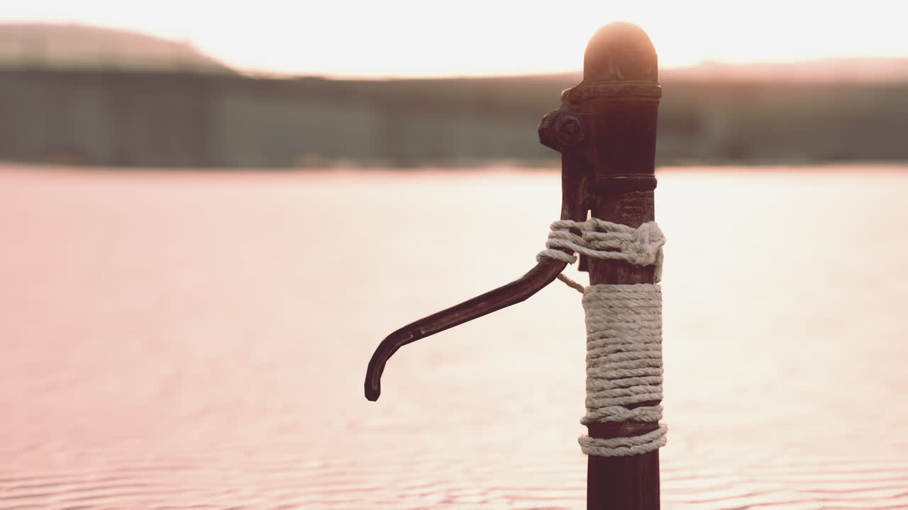 모래 해변에  ⁇ 은 금속 물  ⁇ 프