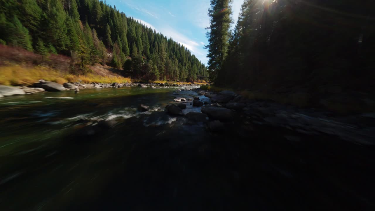vuelo de fpv sobre el río payette en idaho