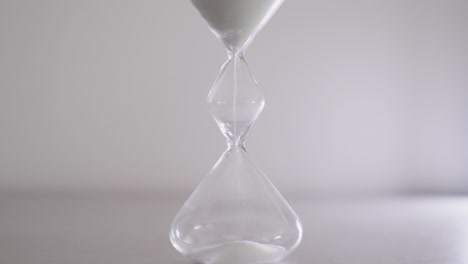 Hourglass-with-falling-sand-with-no-scenario