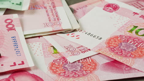billetes de banco de yuanes chinos