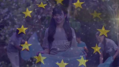 Animation-Der-EU-Flagge-über-Verschiedene-Freiwillige,-Die-Den-Park-Reinigen