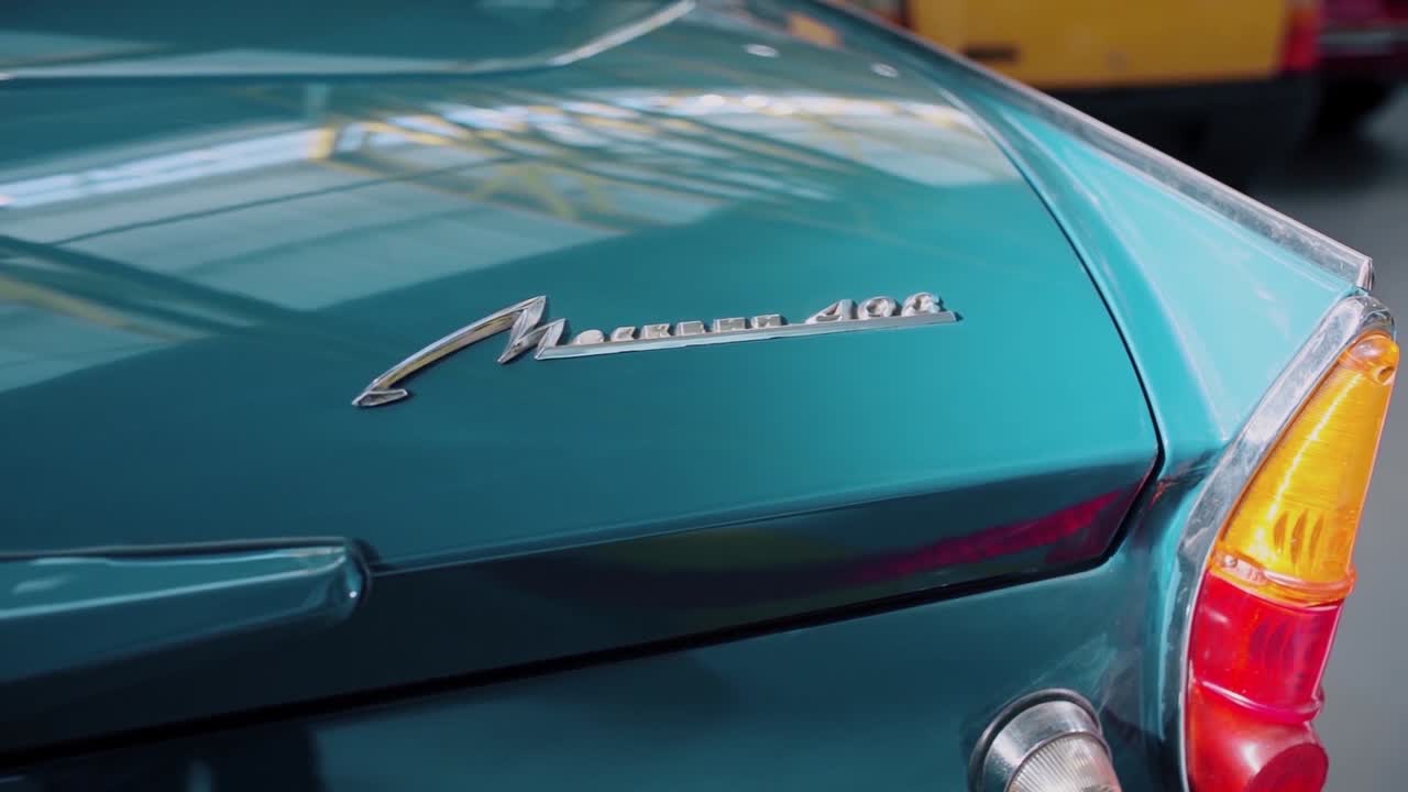 모스크비치 408 클래식 카 후면