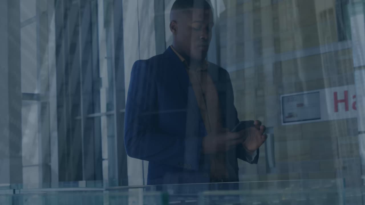 animazione dell'elaborazione dei dati finanziari su uomini d'affari afroamericani