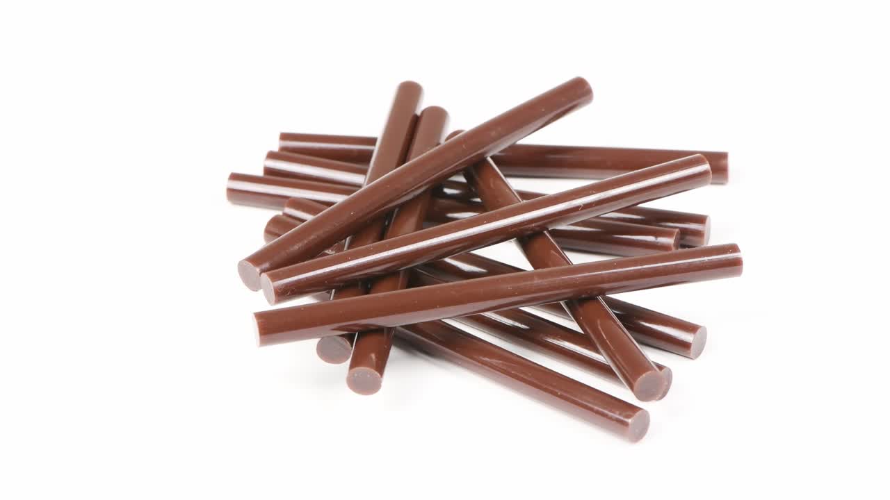 접착 총 막대기 갈색 클로즈업 시계 방향 회전 측면 뷰 루프 모션 회전 360