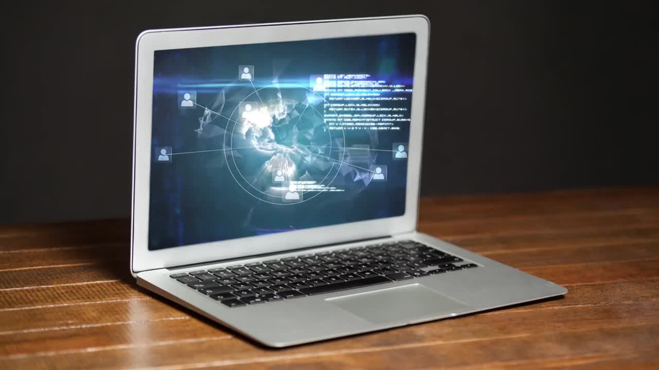 animación del procesamiento de datos en la pantalla del portátil