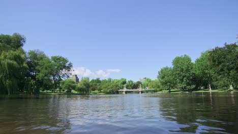 El-Estanque-En-El-Jardín-Público-De-Boston