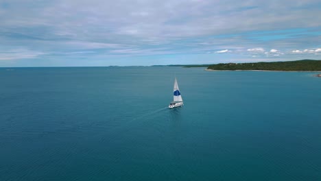 Velero-En-Istria,-Croacia