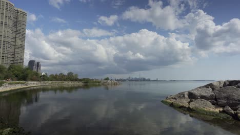 Vista-Panorámica-Del-Paisaje-Del-Centro-De-Toronto-Y-El-Lago-Ontario,-En-Un-Día-Soleado-Y-Tranquilo