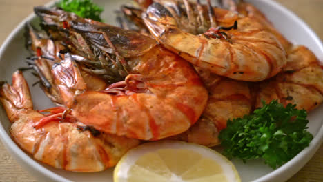 grilled tiger prawns or shrimps with lemon