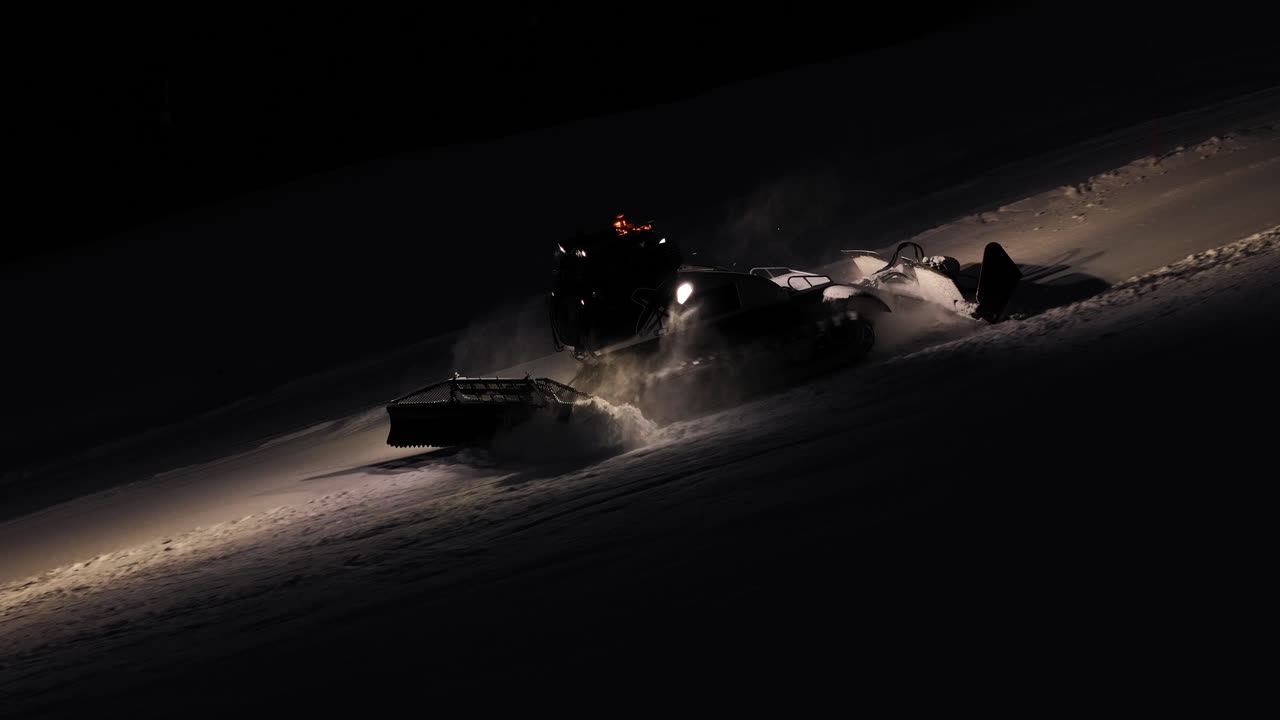어의 보호 아래, 대형 산업 작업 장비, 눈 표면