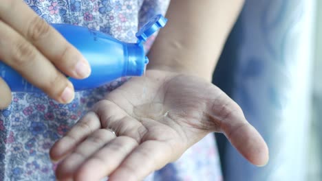 applying coconut oil to the hand